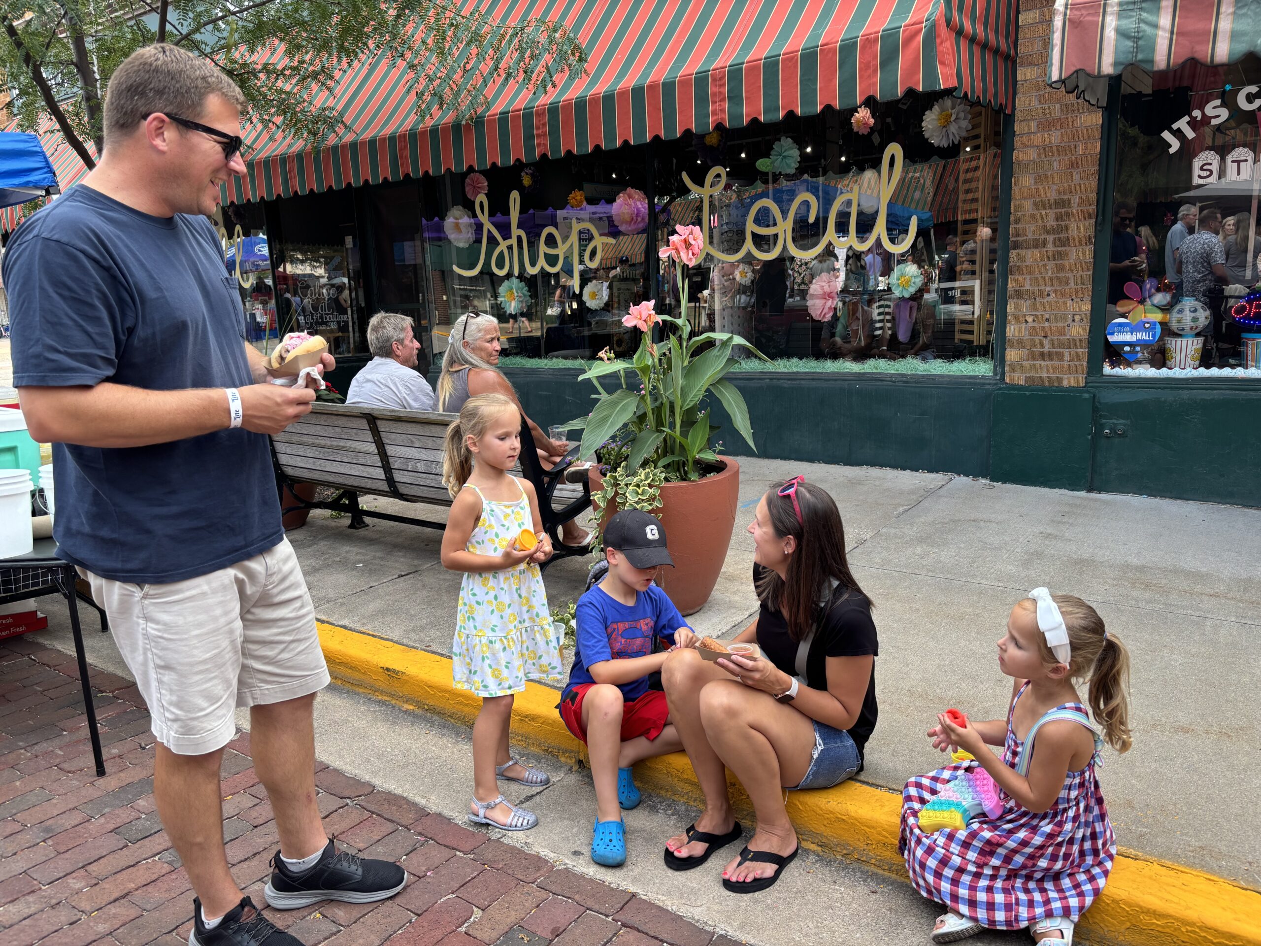 First Fridays event brings music and fun to Seminary Street