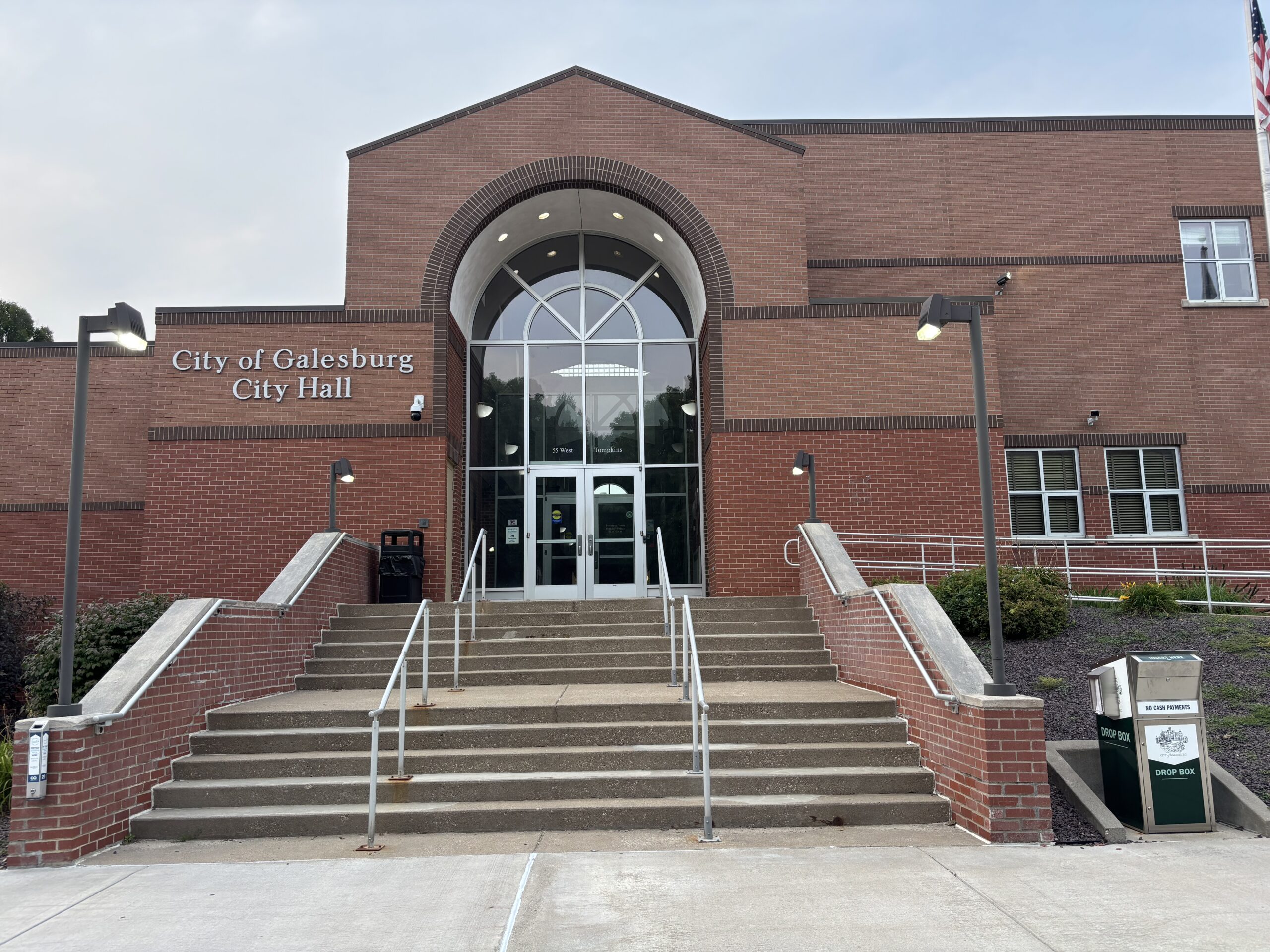 Galesburg City Council eases demolition rules after fires, approves downtown repairs, liquor license