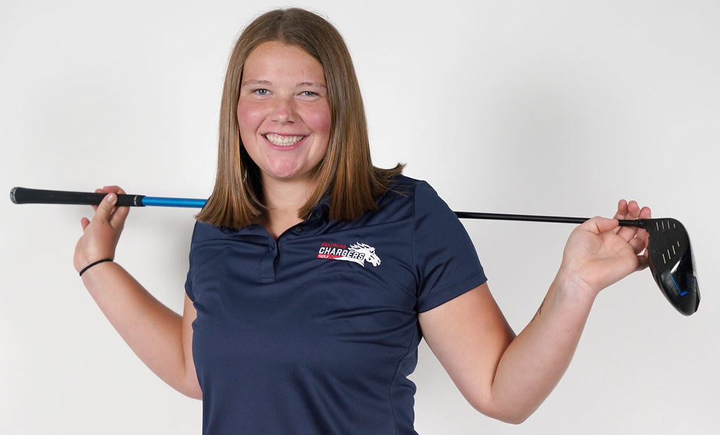 Sandburg ties twice, women’s golf places fifth