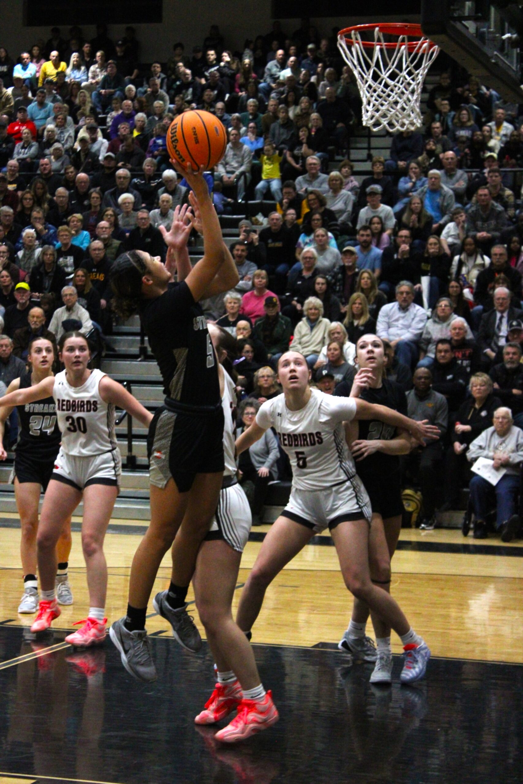 Silver Streaks surge past Metamora 51-27 before packed home crowd at Thiel Gym