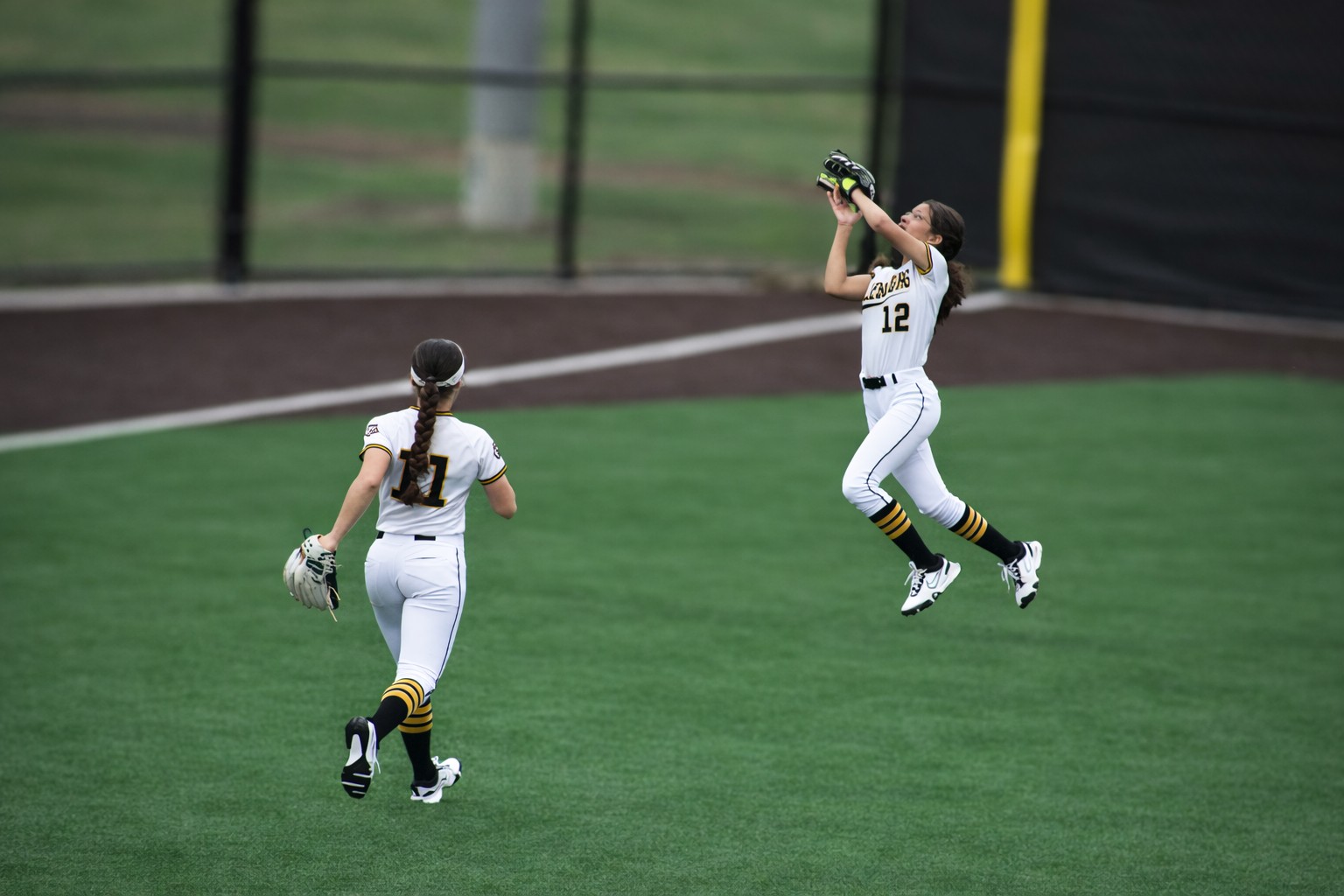 Streaks soccer rolls; Pyle powers Sandburg despite doubleheader losses