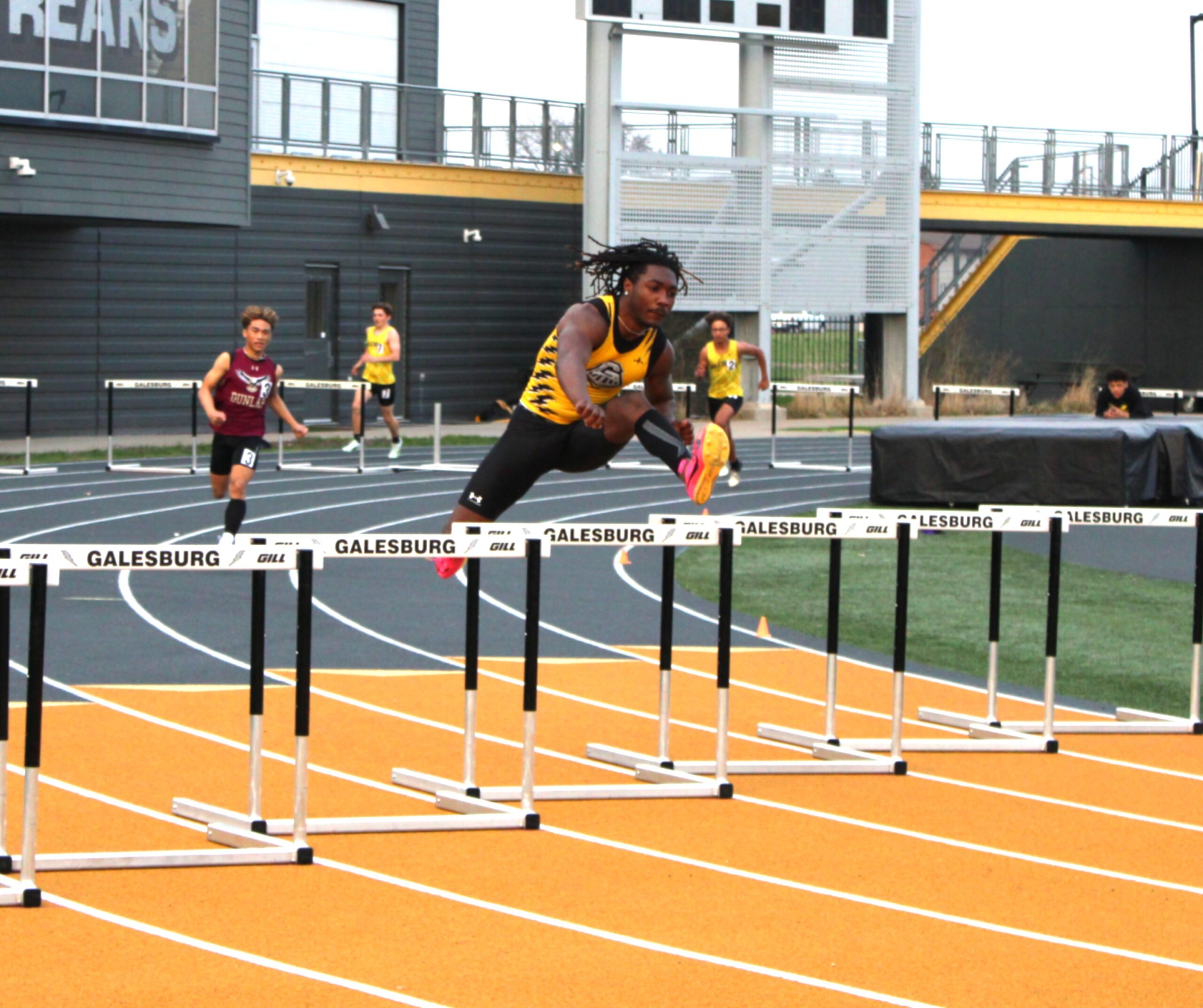 Sports roundup, April 1