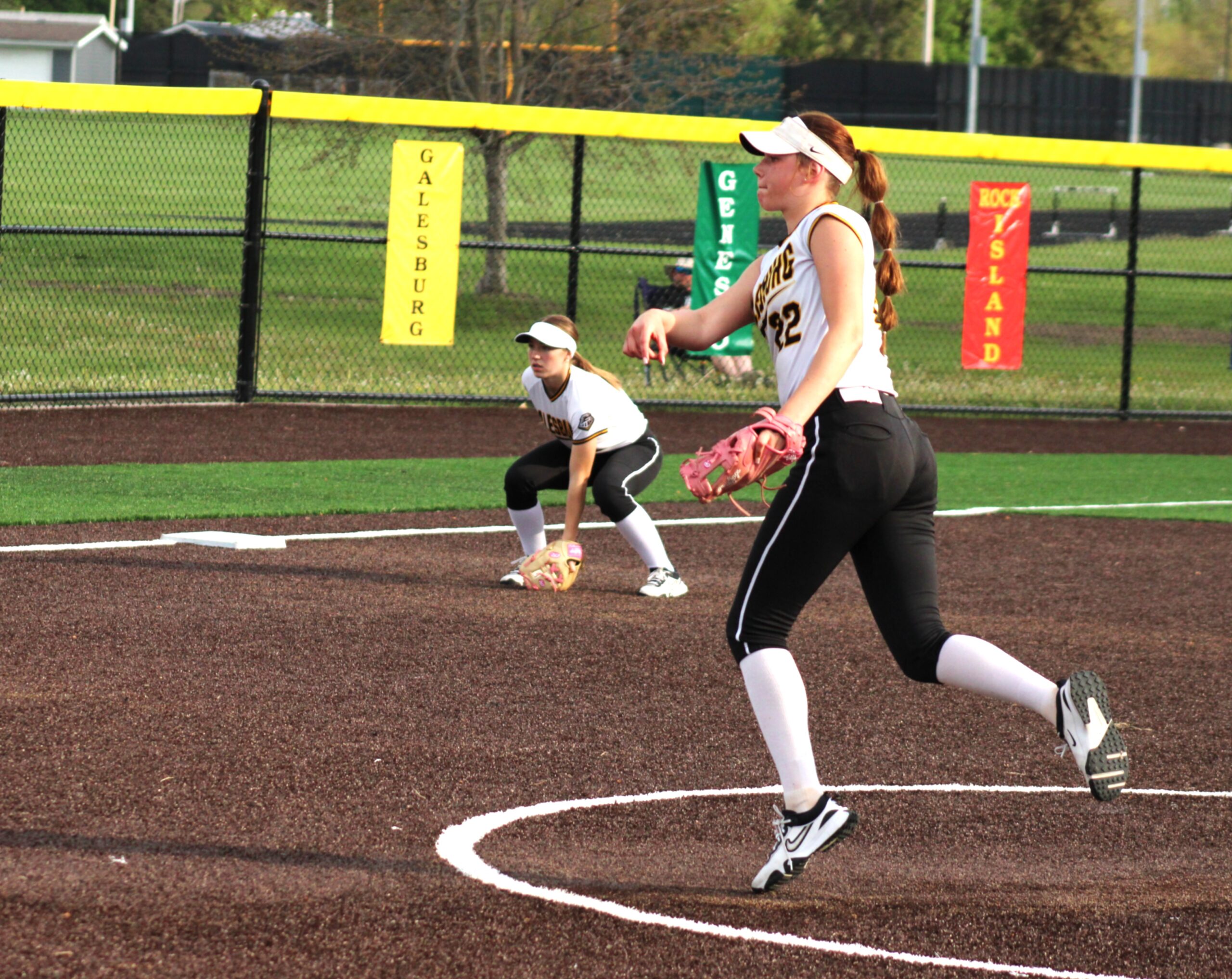 Rock Island pulls away from Galesburg softball; Quincy shuts out Streaks: Sports roundup, April 22