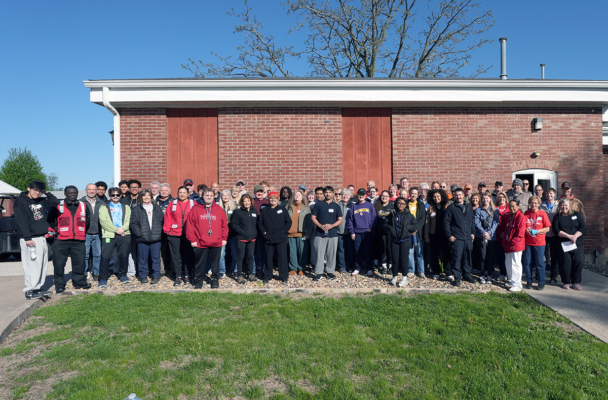 Red Cross, fire department host smoke detector installation event